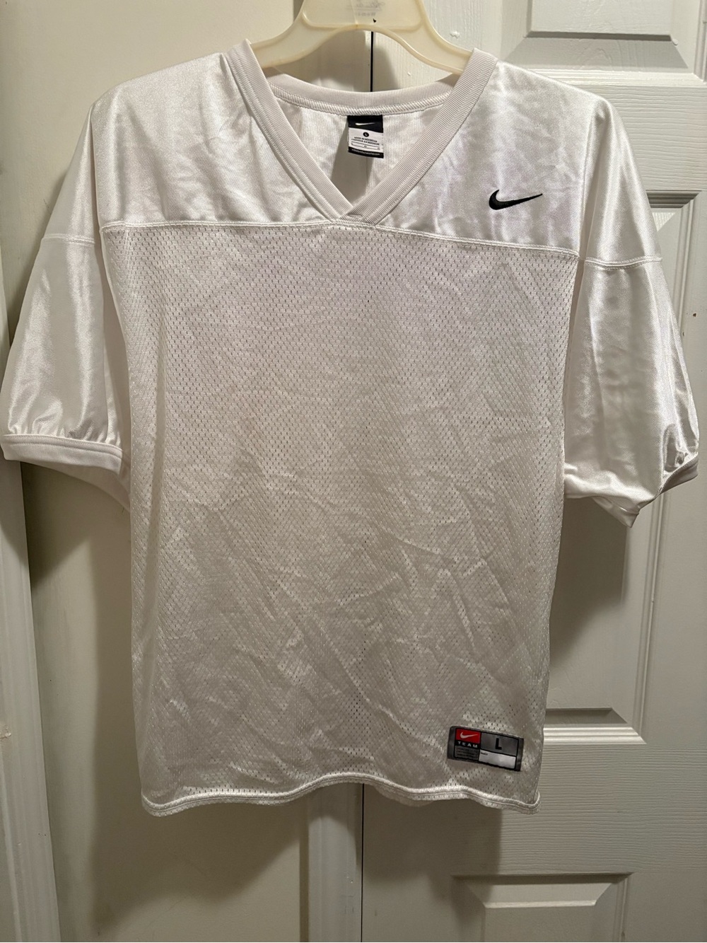 Nike Practice stitched logo Authentic White Jersey Men’s size Large.